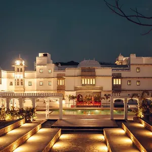 Hotel Daulatgarh And
